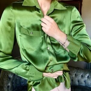 100% Silk Green Button Down Blouse Small Long Sleeve Quiet Luxury Workwear